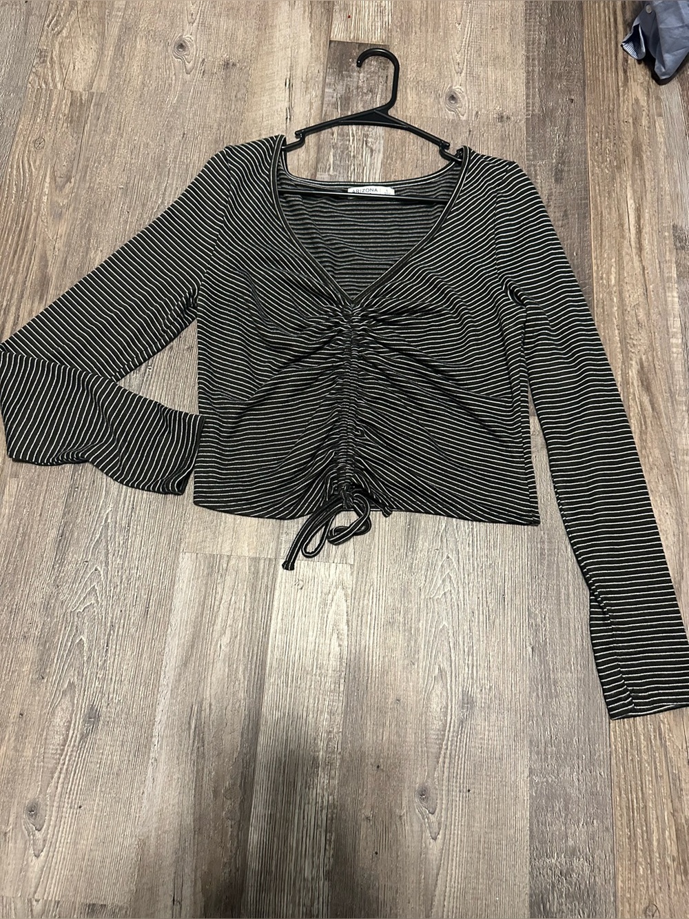 5/$25 Long sleeve semi crop top
